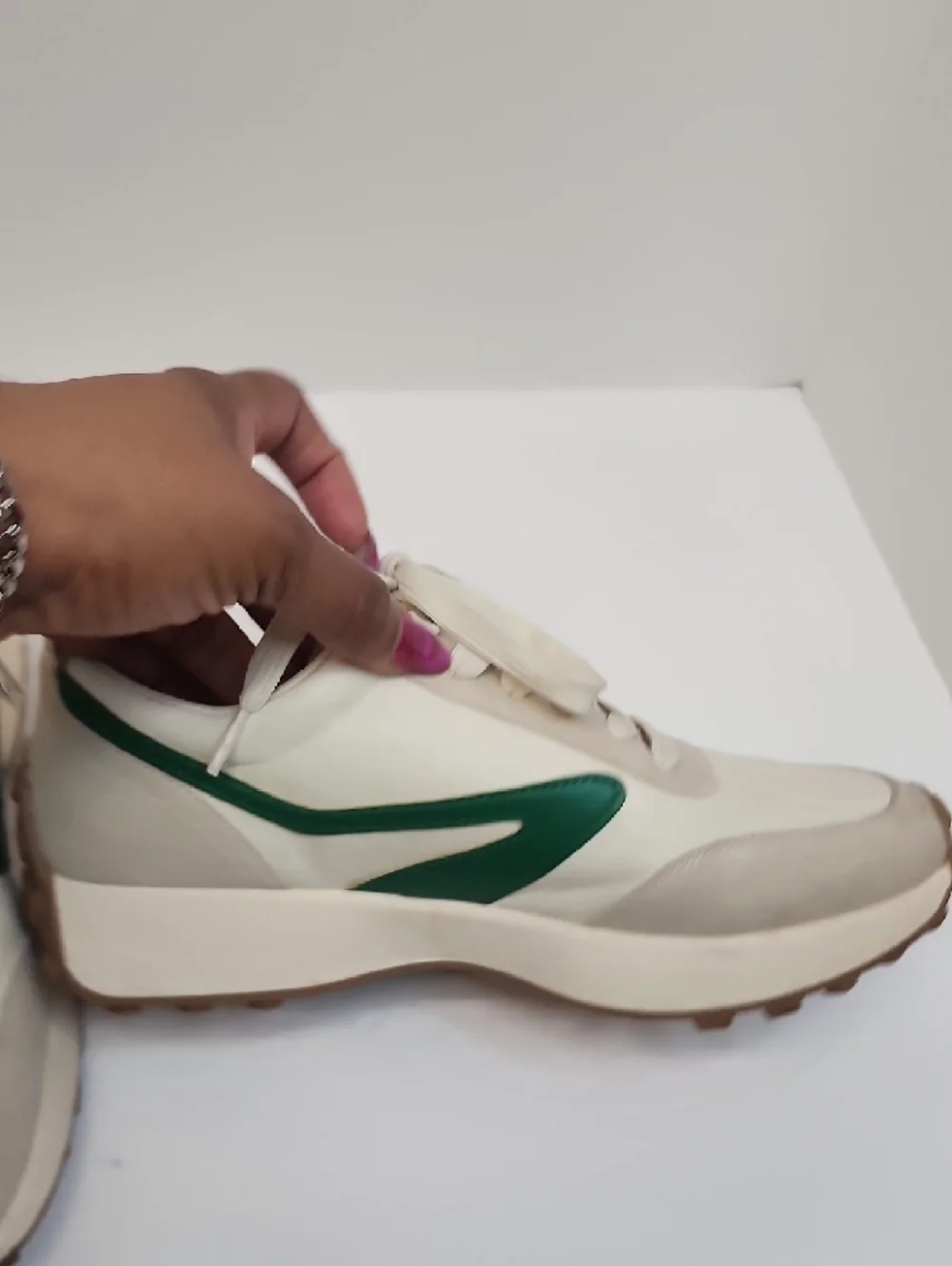 Dolce Vita Cream Beige Sneakers Green Stripe Lace Up Size 8.5